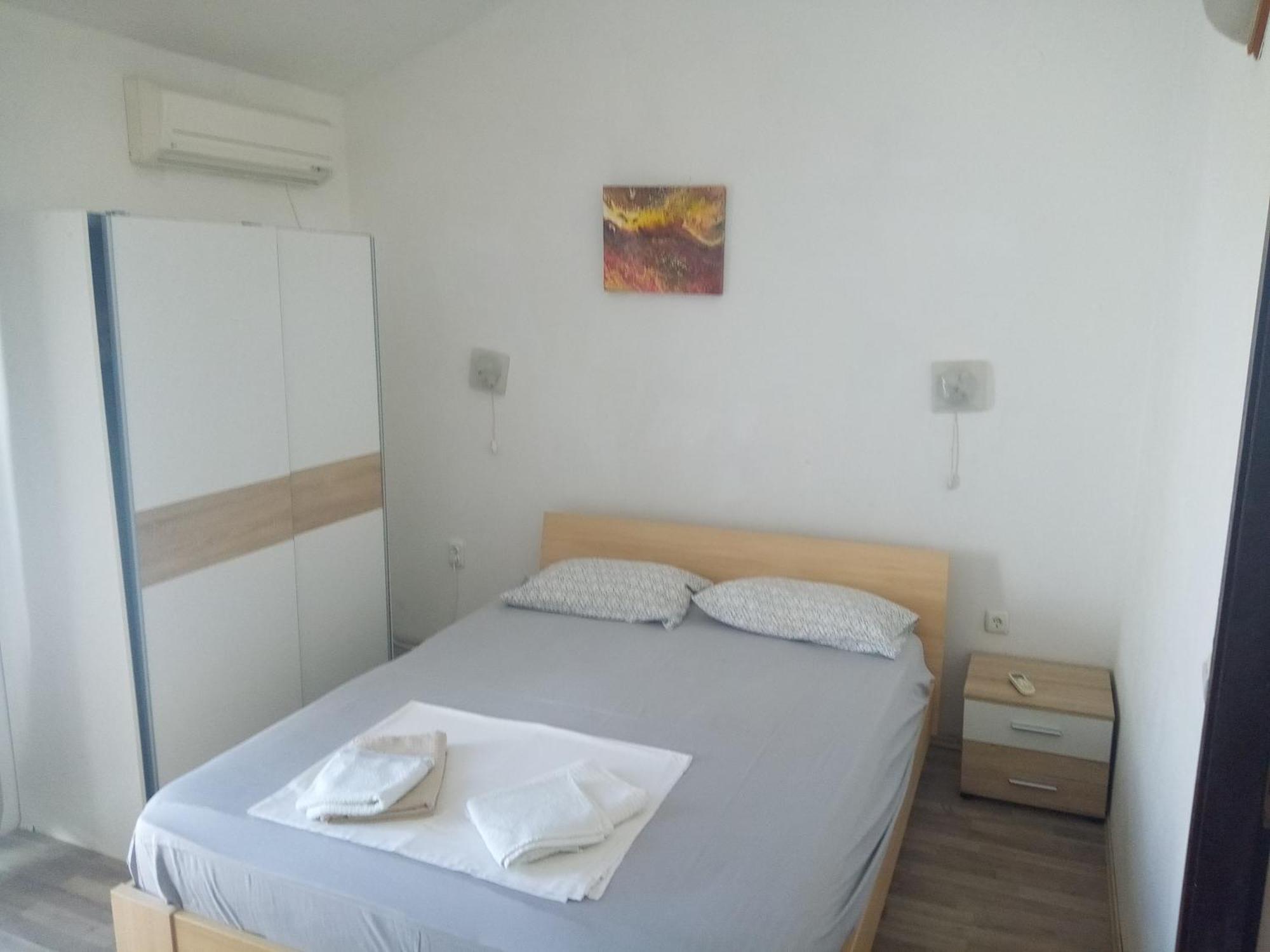Apartments And Rooms Camelia Premantura Ruang foto